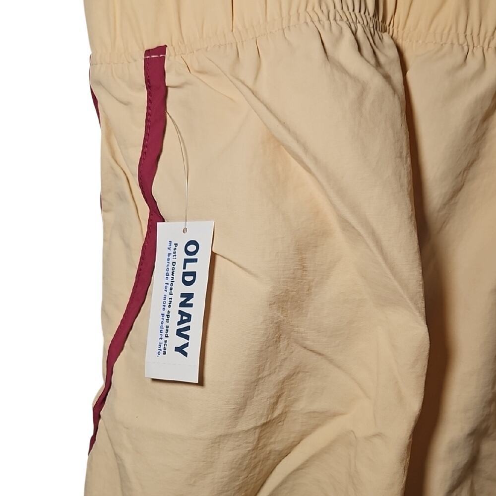 Old Navy Mid-Rise Woven Run Shorts in Crystalline - Picture 4 of 4